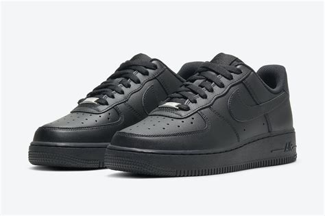 black Nike Air Force 1